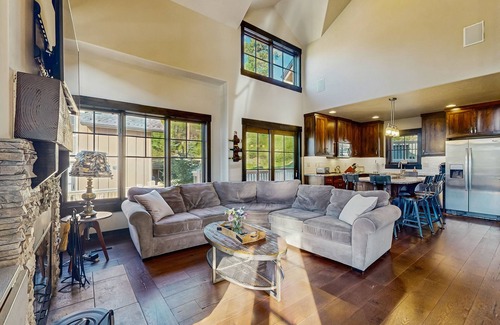 Tamarack Resort House | Ski-in/ski-out cabin with private hot tub, fireplace & stunning views