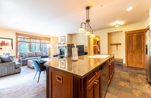 River Run Condo | Ski-in/Ski-out Condo in Keystone w/Private Balcony, Steps from Lifts & Shops