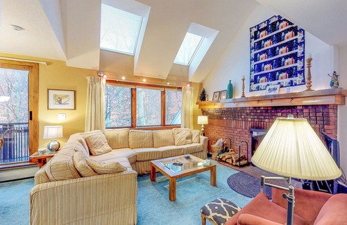 Central Vermont- Killington Condo | Ski-In/ski-out condo with mountain view, pools, hot tub & gym