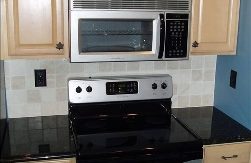 West Dover Condo | Ski-in-Ski-Out Condo Located on Mount Snow