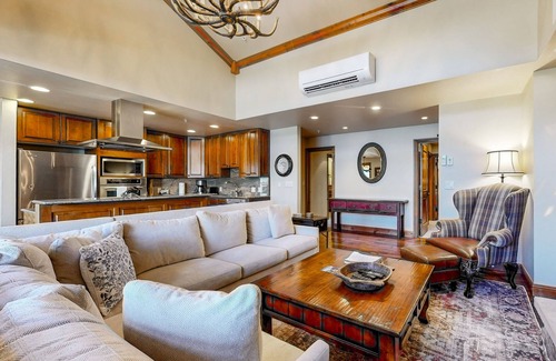 Vail Condo | Ski-in/ski-out condo w/balcony, fireplace, fast WiFi, W/D & shared pool/hot tub