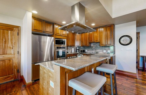 Vail Condo | Ski-in/ski-out condo w/balcony, fireplace, fast WiFi, W/D & shared pool/hot tub