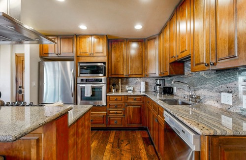 Vail Condo | Ski-in/ski-out condo w/balcony, fireplace, fast WiFi, W/D & shared pool/hot tub