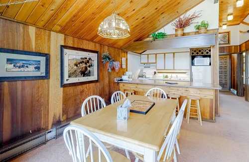 Purgatory Condo | Ski-in/ski-out condo with on-site spa, balcony, fireplace & lake views