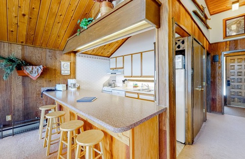 Purgatory Condo | Ski-in/ski-out condo with on-site spa, balcony, fireplace & lake views