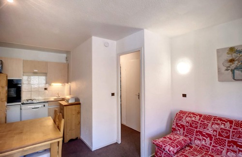 Les Menuires Apartment | Ski-In/Ski-Out Cozy Apt, 4 Guests, 26m² with Balcony – Le Sorbier, Les Menuires