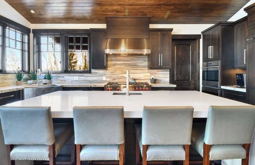 Empire Pass Cottage | Ski-in Ski-out Deer Valley Hot Tub, Fire Pit, Views Silver Sun by Avantstay