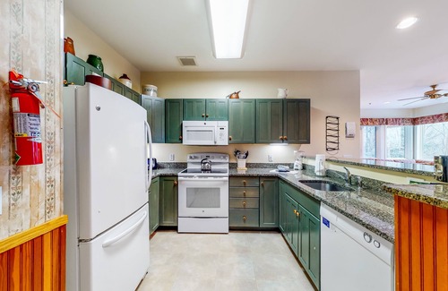 Jeffersonville Condo | Ski-In/Ski-Out Family Condo at Smugglers’ Notch with Pool & Game Room
