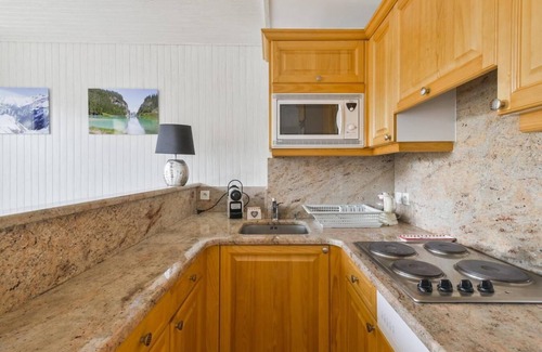 Courchevel Apartment | Ski-in/ski-out & foot of the slopes, 2nd floor, view mountain, balcony, tv, ski locker, 35m²