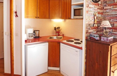 Les Orres Apartment | Ski-in/ski-out & foot of the slopes, 1st floor, fitness, swimming pool, sauna, balcony, tv