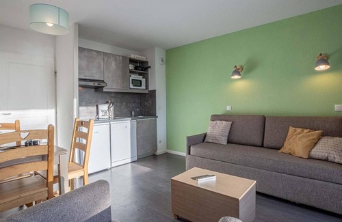 Flaine Apartment | Ski-in/ski-out & foot of the slopes, fitness, swimming pool, sauna, balcony, tv, ski locker, 32-35m²