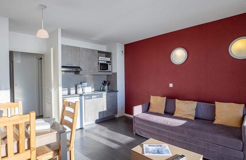 Flaine Apartment | Ski-in/ski-out & foot of the slopes, fitness, swimming pool, sauna, balcony, tv, ski locker, 32-35m²
