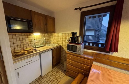 Auris Apartment | Ski-in/ski-out & foot of the slopes, 2nd floor, view panoramic, balcony, tv, ski locker, 40m²