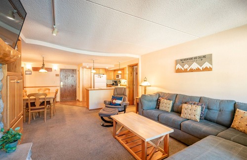 Copper Mountain Village Condo | Ski-in Ski-Out free wifi, underground parking, middle of Center Village.