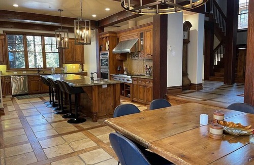 The Timbers House | Ski In/Ski Out, Game Room, Theater Room, Private Hot Tub, Historic Main Street!