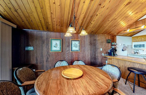 Purgatory Condo | Ski-in/ski-out getaway on top floor with lake & mountain views, wood stove