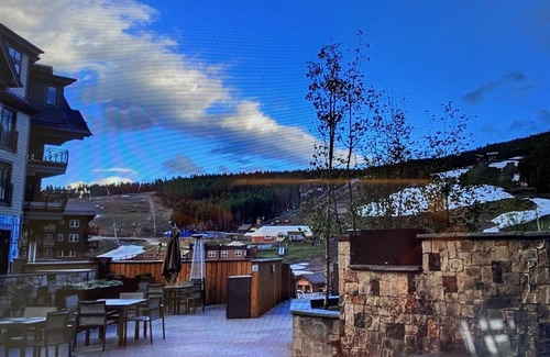 Breckenridge Condo | Ski In/Ski Out - Grand Colorado on Peak 8 - sleeps 4
