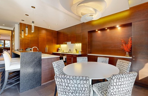 Vail Condo | Ski-in/ski-out home w/fireplace, high-speed WiFi & shared hot tub/pool/laundry