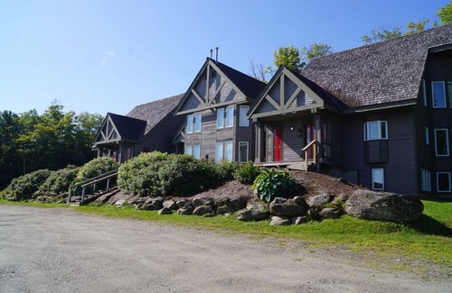 North Troy House | Ski In Ski Out in style on Village Chair