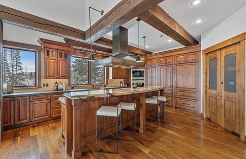 Park City House | Ski-In Ski-Out Luxe Chalet in The Colony, Hot Tub, Designer Interiors, Stunning Mountain Views