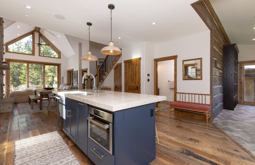 Spanish Peaks House | Ski In/Ski Out - Luxury On the Slope & Golf Course - Walk to Montage Hotel!