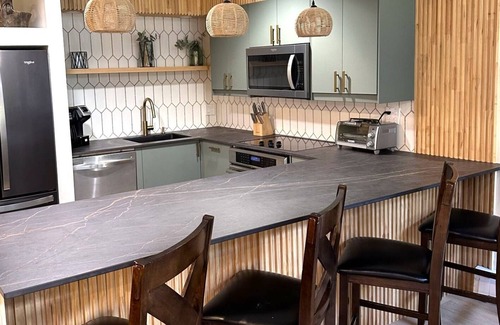 Bartlett Condo | SKI IN SKI OUT! Luxury Rare Mountainside Unit