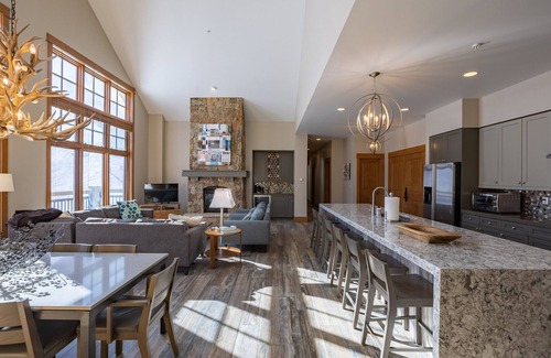 Keystone Condo | Ski-in/Ski-out Luxury 4 bed Penthouse at Keystone
