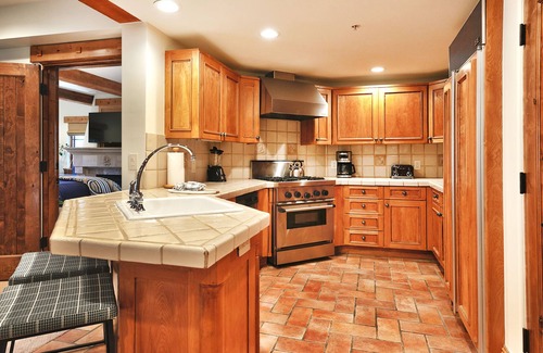 Deer Valley Condo | Ski-in/Ski-out Luxury 3 Bed with Panoramic Views in The Chateaux!