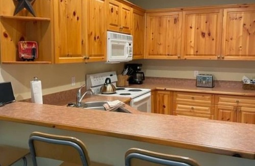 Sun Peaks House | Ski in/ski out Mountain Retreat