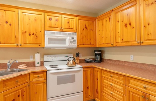 Sun Peaks House | Ski in/ski out Mountain Retreat