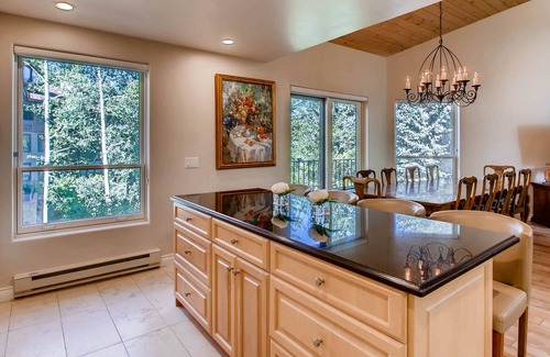Vail Condo | Ski-In-Ski-Out Northwoods Condo Juniper 311