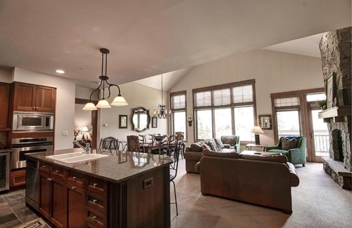 River Run House | Ski In - Ski Out Penthouse with Balcony Hot Tub Pool