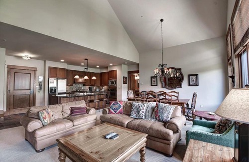 River Run House | Ski In - Ski Out Penthouse with Balcony Hot Tub Pool