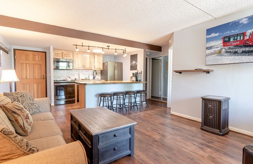 Peak 9 Condo | Ski In - Ski Out. Perfect Location. Hot Tub. Pool.