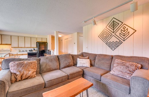 Bromley Mountain Condo | Ski-in/Ski-Out Peru Condo w/Fire Pit & Grill!