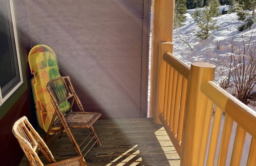 Mammoth Lakes Condo | Ski-in/Ski-Out Sunstone Lodge at Juniper Springs Resort 5 Star at Chair 15