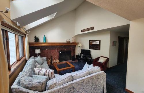 Central Vermont- Killington Apartment | Ski In Ski Out Sunrise West Glade H2 - Direct Trailside, Hot Tub, Pool, Sauna