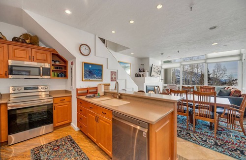 Salt Lake Mountain Resorts Condo | Ski in/Ski Out to Snowbird in Charming Condominium with Open Loft and Fireplace