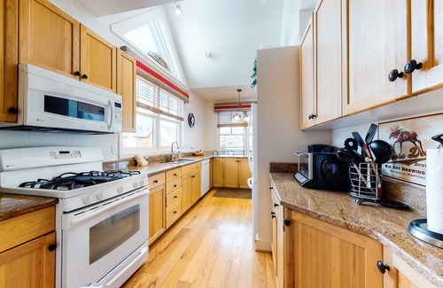 Saddle Ridge House | Ski-In/Ski-Out Townhouse with Outdoor Hot Tub, Access to Big Sky Resort