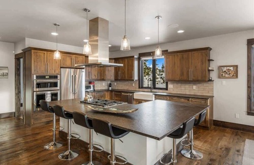 Big Sky House | Ski-In/Ski-Out Updated Big Sky Retreat