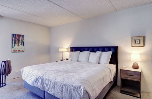 Copper Mountain Village Hotel | Ski-In/Ski-Out Hotel Room, Steps to American Eagle Chairlift - MP518H