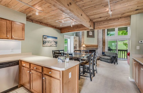 Snowmass Village Condo | 🏔️Ski-In, Ski-Out~Hot Tub~Top Floor~Interlude 307🏔️