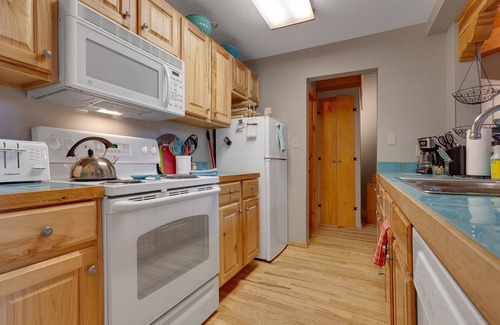 Taos Ski Valley House | Ski/in-Ski/out Mountain Family Home Sleeps 10