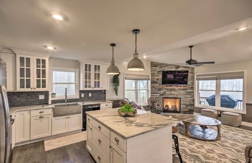 Beech Mountain House | Ski-In/Ski-Out Villa with Fireplace, Views & Easy Access