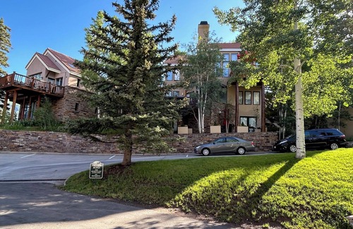 Mountain Village Ski Chalet | Ski-in, Ski-out village core condo