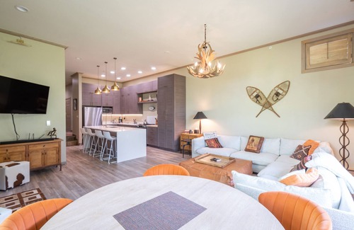 Mountain Village Condo | Ski in/Ski out Village Creek condo in the Mountain Village Core. Make your life easy!