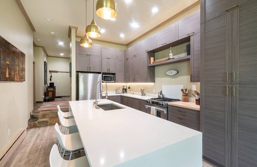 Mountain Village Condo | Ski in/Ski out Village Creek condo in the Mountain Village Core. Make your life easy!