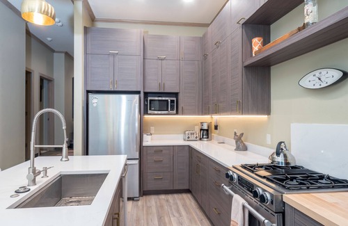 Mountain Village Condo | Ski in/Ski out Village Creek condo in the Mountain Village Core. Make your life easy!