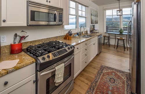 Saddle Ridge House | Ski-in/Ski-out w/Private Hot Tub in Moonlight Basin - Saddle Ridge - Sunrise Vista Chalet