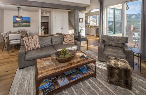 Saddle Ridge House | Ski-in/Ski-out w/Private Hot Tub in Moonlight Basin - Saddle Ridge - Sunrise Vista Chalet